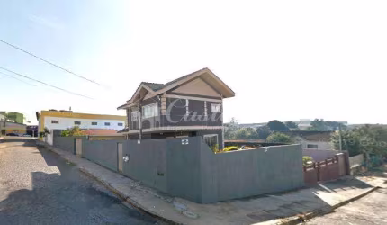 Excelente casa em Uvaranas, podendo ser residencial e comercial