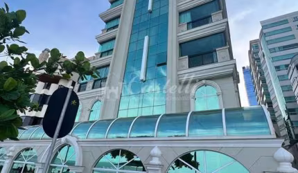 Apartamento em alto padrão mobiliado à venda, Meia Praia, ITAPEMA - SC