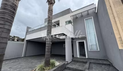 Excelente Residência Mobiliada na Vila Marina com Aproximadamente 200m