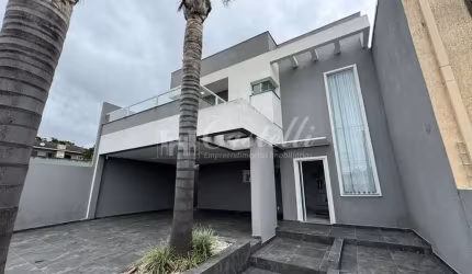 Excelente Residência Mobiliada na Vila Marina com Aproximadamente 200m