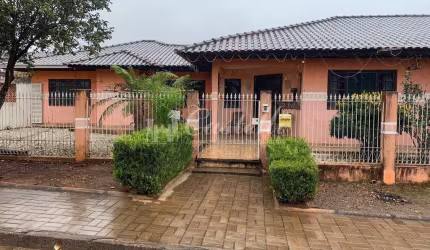 Casa à venda de 3 quartos, com piscina, em RESERVA - PR