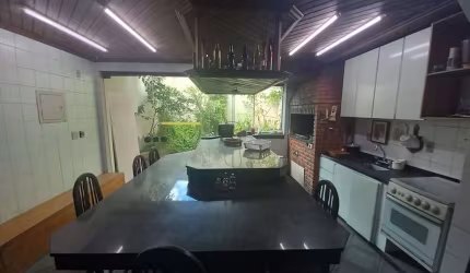 Sobrado com 3 dormitórios para alugar, 250 m² por R$ 4.400,00/mês - Vila Assis Brasil - Mauá/SP