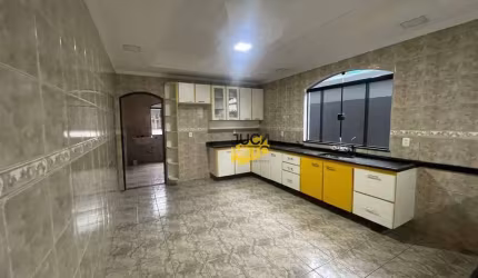 Sobrado com 3 dormitórios à venda, 200 m² por R$ 620.000 - Jardim Primavera - Mauá/SP