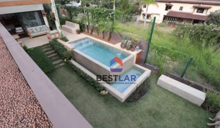 Casa térrea, 3 suites! Exuberante área externa, gourmet, piscina!