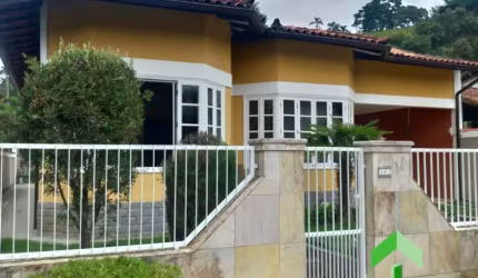 Casa com 2 Quartos Área Gourmet no Cond. Village, que tem Piscina, Lago e Campo em Ipiabas