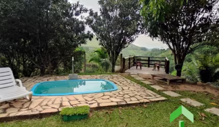 Sitio com 20.000 m2, na sede com 4 quartos, 2 suites, piscina e area gourmet em Ipiabas