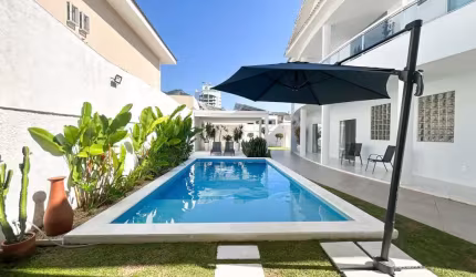 Casa duplex no Recreio em condominio fechado.