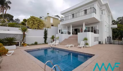 Casa Ampla Estilo Neoclássico no Alphaville 08 - Linda Vista!