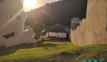 Valville 1 - Lote em Declive - Vista Reserva!