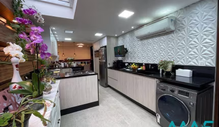 Casa Cond Uptown com 3 Dorm. - Oportunidade!