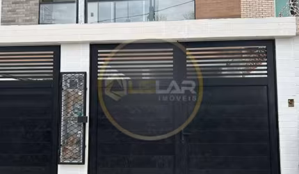 Casa Nova Sobreposta Térrea com 3 dorms e quintal -  Marapé / Santos