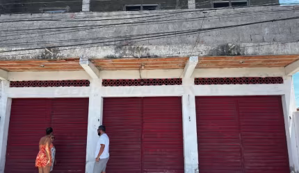 LOJA  + CASA  {SÃO DOIS PAVIMENTOS} 139m2 CONSTRUÍDO