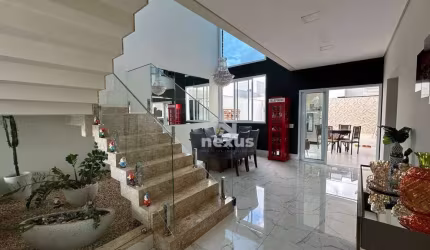 Sobrado com 3 dormitórios à venda, 245 m² por R$ 2.200.000,00 - Novo Mundo - Uberlândia/MG