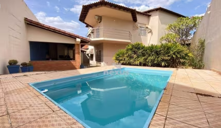 Sobrado com 4 quartos sendo 2 suítes, à venda, 346 m² por R$ 980.000 - Jardim Patrícia - Uberlândia/MG