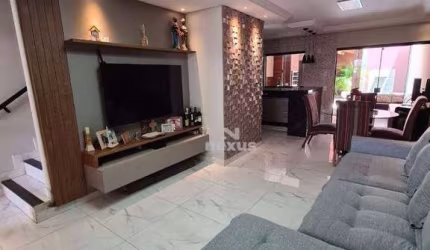 Sobrado com 3 quartos sendo  suíte à venda, 175 m² por R$ 690.000 - Tubalina - Uberlândia/MG