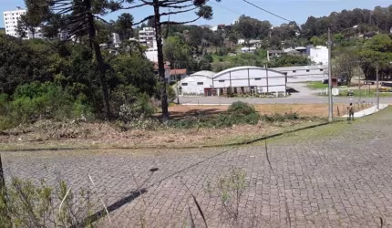 Excelente terreno de esquina, plano, com posição solar oeste/norte.  Área total: 597,13m.  Consulte-nos!