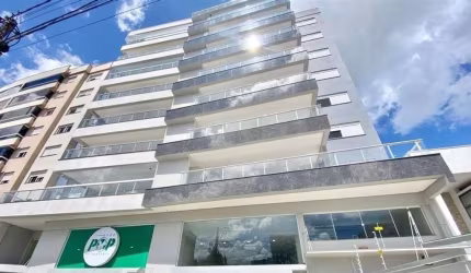 Apartamentos com 03 dormitórios (sendo 01 suíte), sala para 02 ambientes com lavabo e  ampla sacada sacada c/ churrasqueira, cozinha, área de serviço, banheiro social e garagem para 02 carros.  Com ág