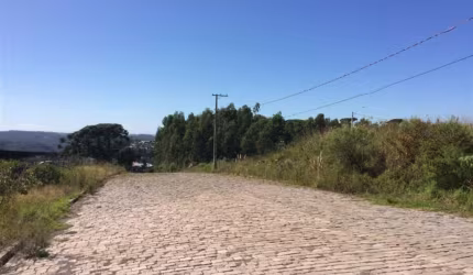 Terreno no bairro Nossa Senhora das Graças com  frente ao nordeste com 124,77 metros , ao sul com 98,26 metros e ao oeste com 53,50 metros.  Área: 3.805,80m.  Confira!