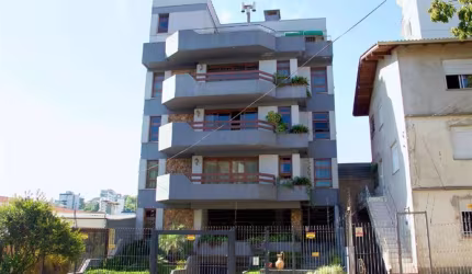 Amplo apartamento semimobiliado no Centro com 03 dormitórios (sendo 01 suíte master com hidromassagem), salas de estar e jantar com lareira, escritório, ampla sacada nos fundos, cozinha ampla, churras
