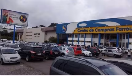 Sala(loja) no piso superior com 18,38 m. Excelente ponto comercial, Centro de Compras Farroupilha. Ótima opção, tanto para uso próprio bem como para investimento.