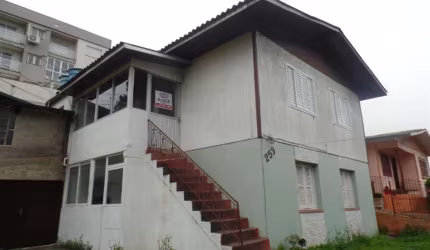 Excelente terreno com 03 casas, totalizando 04 moradias.   Área total: 442,85m.  Confira!