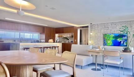 Excelentes apartamentos com 03 dormitórios (sendo 01 suíte master e 02 suítes americanas), amplo living para 03 ambientes, ampla sacada, churrasqueira, cozinha, área de serviço, banheiro social e 03 v