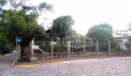Excelente terreno de esquina, em localização privilegiada dentro do Bairro Bela Vista. Total aproveitamento tanto para construção de prédio ou residência.