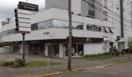 Excelente sala aérea semimobiliada com cozinha, recepção, sala de reuniões e banheiro social.  Rebaixe em gesso.  Área privativa: 97,00m.  Confira!