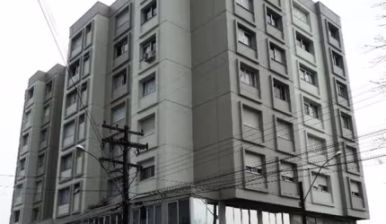 Ótimo apartamento com 03 dormitórios (sendo 01 suíte), sala, cozinha, área de serviço, banheiro social e 01 vaga de garagem.   Prédio com elevador.  Piso porcelanato.    Estuda como parte do pagamento