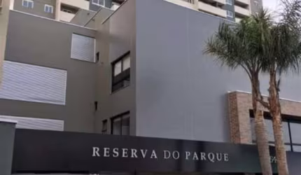 Excelentes lojas térreas no Centro, com 02 vagas de garagem cada.  Área privativa de 81,63m à 250,56m.  Confira!