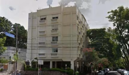 Excelente cobertura duplex com 03 dormitórios (sendo 01 suíte), 03 salas, cozinha, banheiro social, área de serviço com banheiro auxiliar, terraço com banheiro na cobertura e box de garagem duplo.  Ár