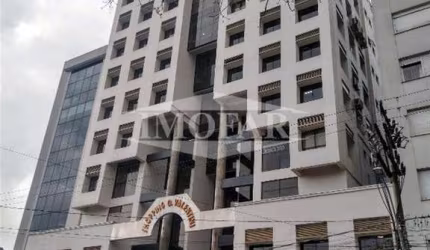 Ótima sala comercial aérea no Centro de Farroupilha.  Área privativa: 139,50m.  *Parcelamento direto com proprietário.*  Confira!!