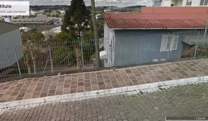 Terreno situado na rua Guilherme Tartarotti, Bairro Planalto,   Ideal para construção de um prédio, com 02 casas de madeira alugadas com um aluguel de R$1.000,00.  Frente Oeste.  Área: 22,60x40,00= 90