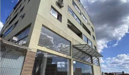 Excelente loja térrea com 01 escritório, 02 banheiros sociais e 03 vagas de estacionamento.  Área privativa: 416,66m.  Confira!