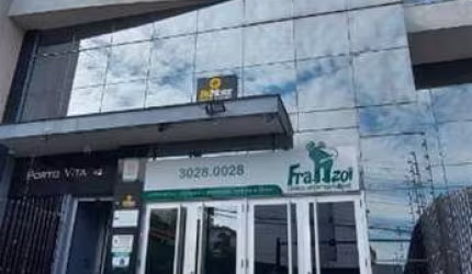 Ótimo apartamento semimobiliado em excelente localização e posição solar com 02 dormitórios (sendo 01 suíte), sala para 02 ambientes, sacada, cozinha, área de serviço, churrasqueira, banheiro social e