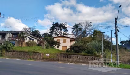Excelente terreno em localização privilegiada. Tendo múltiplos usos dentre eles comercial e ou residencial.    Área: 20x43,9= 878,5m.  Confira!