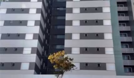 Lofts novos em região central, com 01 dormitório, sala para 02 ambientes, cozinha, área de serviço, banheiro social e garagem para 01 carro.  Piso porcelanato, espera para água quente e medidores de á