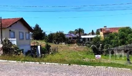 Dois terrenos, situados na Rua Deolindo Varisco, com 12 m de frente e uma área total de 360 m cada lote, podendo ser vendidos juntos ou  separadamente. O preço refere-se a cada unidade.