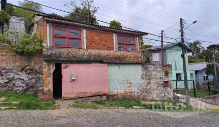 Ótima casa em alvenaria com 03 dormitórios, sala, cozinha, área de serviço, banheiro social e garagem.  Área construída: 77,00m. Área do terreno: 275,00m.  Confira!