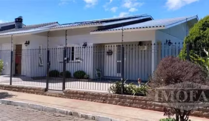 Casa com 4 quartos à venda no Pio X, Farroupilha , 165 m2 por R$ 830.000