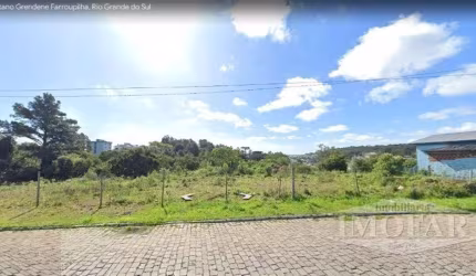 Terreno com 30 metros de frente para a rua Caetano Grendene