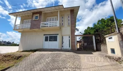 Excelente apartamento com 3 dormitórios, sendo um suíte com sacada, sala de estar com sacada, sala de jantar, cozinha, banheiro social, área de serviço com churrasqueira e box de garagem para 2 carros
