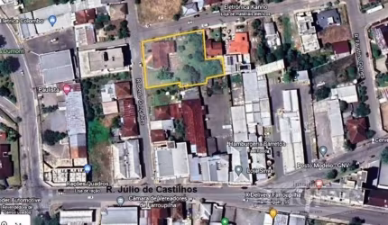 Excelente terreno de 1.960 m, com localização privilegiada, distando uma quadra da Júlio de Castilhos,   com 35,5 metros de frente para a Rua Bento Gonçalves e 47,6 para a Gabriel Puhl. Próprio para c