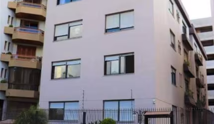 Apartamento com 03 dormitórios (sendo 01 suíte com hidro), sala para 02 ambientes, cozinha, churrasqueira, área de serviço, banheiro social e garagem para 02 carros. Água quente, gás encanado e piso l