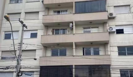 Excelente apartamento no Centro!! Com 03 dormitórios, sala para 02 ambientes com ampla sacada, cozinha separada, área de serviço, banheiro social, banheiro auxiliar e 01 vaga de garagem.  Edifício com