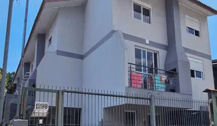 Excelente sobrado triplex mobiliado no Bairro Colina Sorriso! Conta com 02 dormitórios (sendo 01 suíte), sala para 02 ambientes, sacada com churrasqueira, cozinha, área de serviço, 02 banheiros sociai