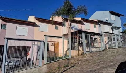 Ótimo sobrado semimobiliado no Bairro Santa Catarina!!  Conta com 02 dormitórios, sala para 02 ambientes, sacada, cozinha, área de serviço, banheiro social, lavabo e 01 vaga de garagem.  Área construí