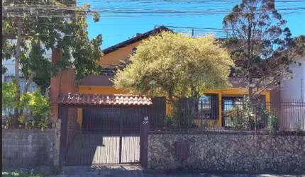 Casa com 3 quartos à venda no Charqueadas, Caxias do Sul , 337 m2 por R$ 895.000