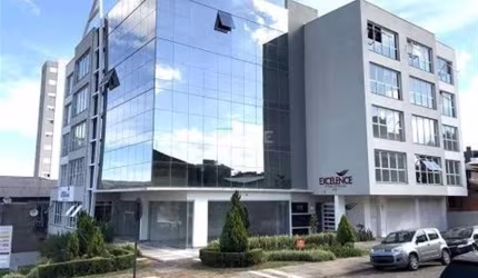 Excelente Sala Aérea no Bairro Panazzolo!! Em ótima localização e posição solar! Com 01 vaga de garagem.  Edifício com infraestrutura completa! Conta com elevador, sistema de segurança planejado, circ