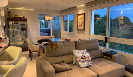 Excelente apartamento finamente mobiliado, decorado e equipado, com belíssima e ampla vista de tirar o folego!!   Com 03 dormitórios (sendo 01 suíte com closet e sacada), ampla sala para 02 ambientes,